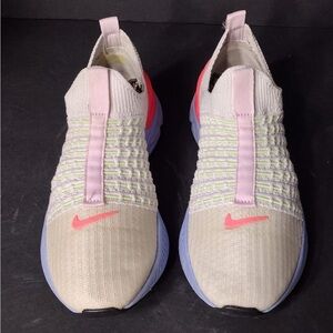 Nike Women's Pink and Cream Running Shoes size 6 pre owned Exellent condition